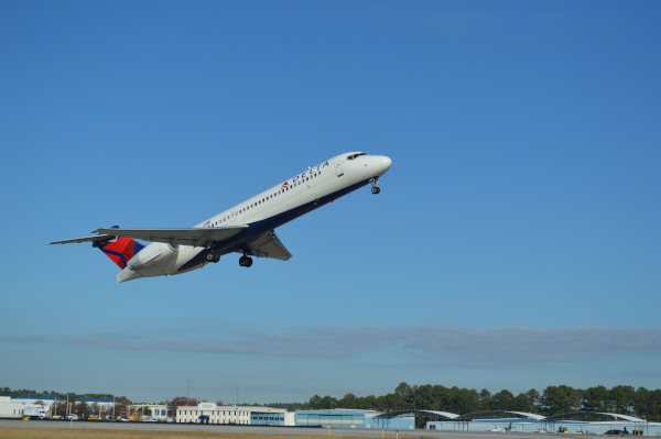 Columbia Metropolitan Airport, Commercial jet taking off.