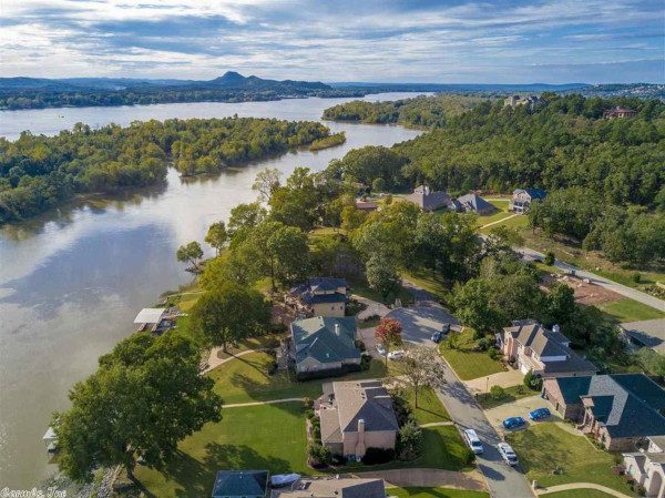 Maumelle, Arkansas aerial view of homes along a body of water.