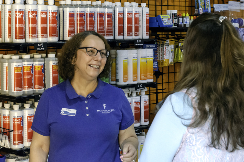 Memphis Pool employee helping a customer.