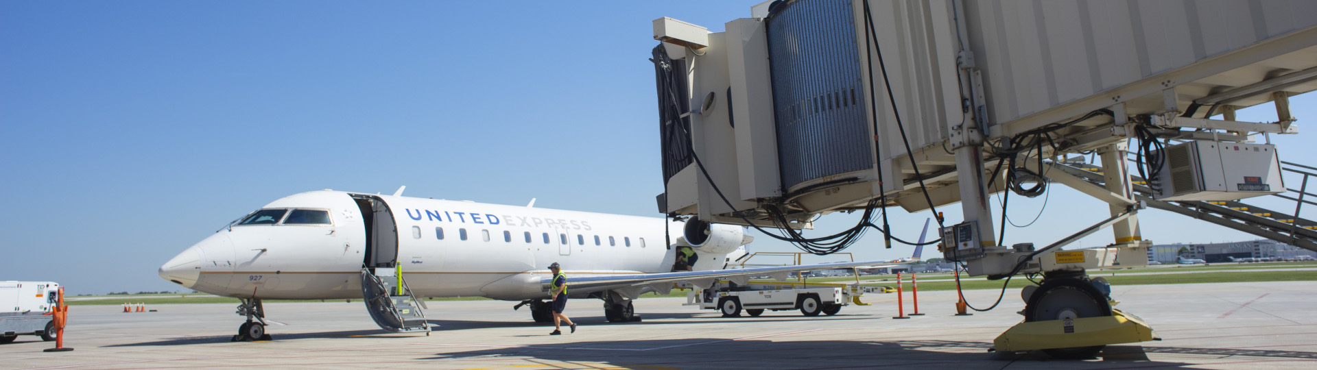 Lincoln Airport United plane at the terminal.