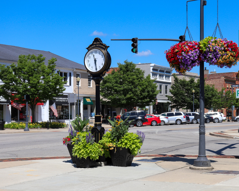 Perrysburg, Ohio bicentennial clock street view